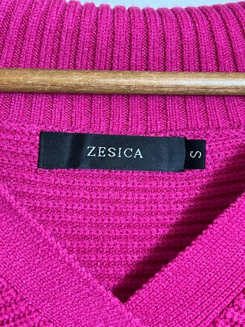 Zesica Pink V-Neck Collared Knit Sweater - Picture 3 of 7
